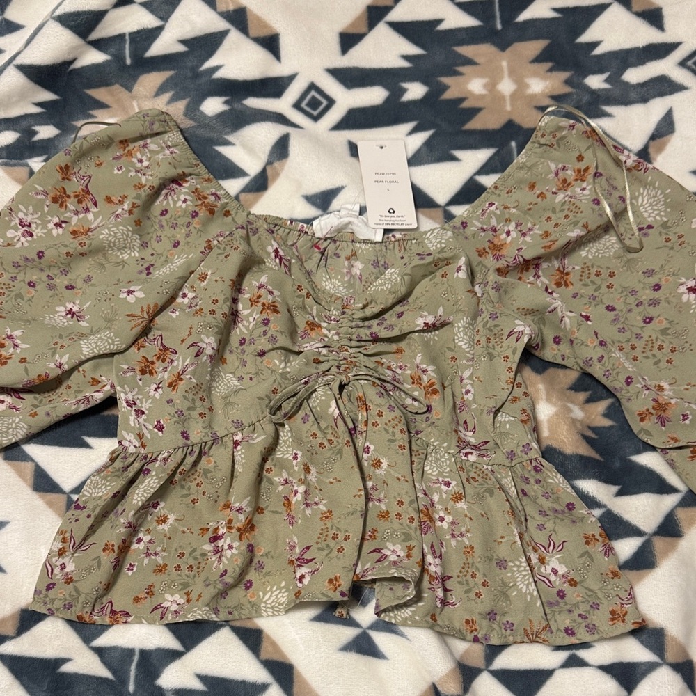 BNWT Floral Ruched Peplum Top – Sage Green – Boho Cottagecore Style
